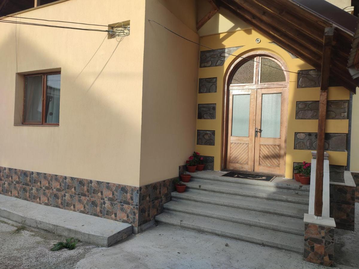 Hotel Central House Curtea de Argeş Zewnętrze zdjęcie